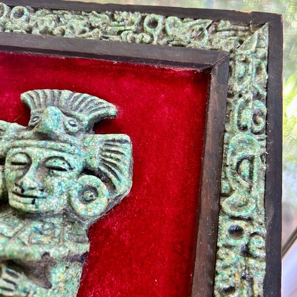Vintage Aztec Crushed Malachite Over Red Velvet Folk Art Hanging Wall Plaque - Picture 6 of 14